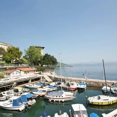 Appartamento Laurus-2 By Interhome *