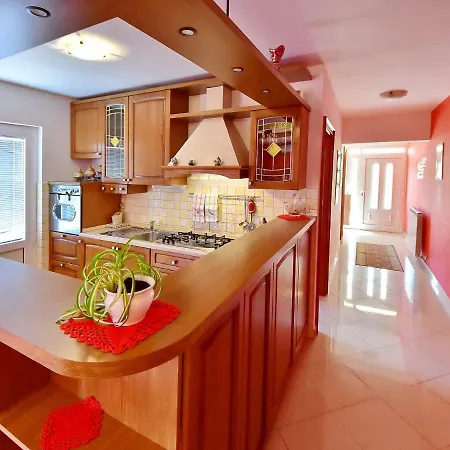 Laurus-2 By Interhome *