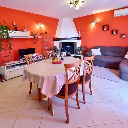 Laurus-2 By Interhome Lovran