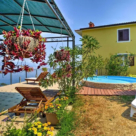 Laurus-2 By Interhome