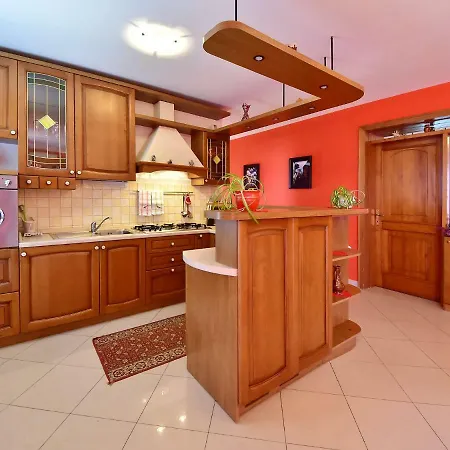 Apartmán Laurus-2 By Interhome Lovran