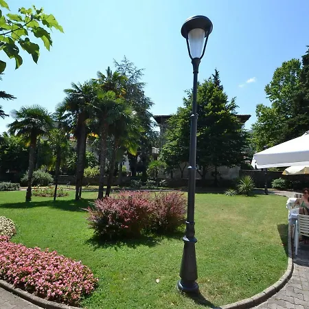 Laurus-2 By Interhome Apartmán *