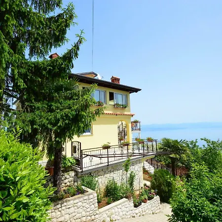 Laurus-2 By Interhome Apartmán Lovran