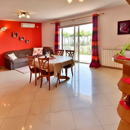 Laurus-2 By Interhome Apartmán Lovran