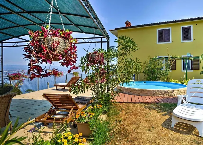 Laurus-2 By Interhome