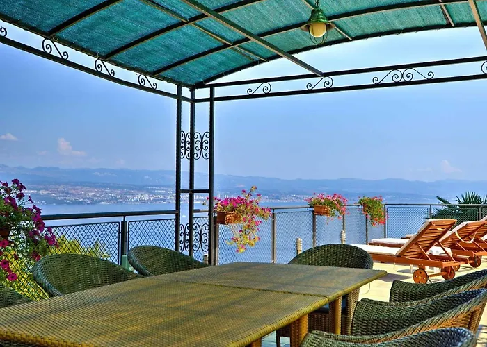 דירה Laurus-2 By Interhome לובראן