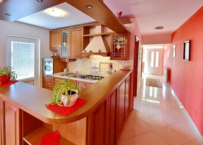 Laurus-2 By Interhome *