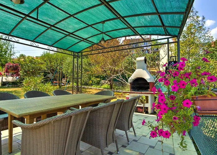 Laurus-2 By Interhome דירה