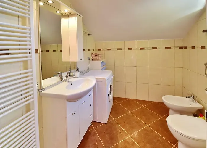 Laurus-2 By Interhome