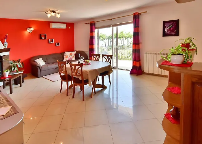 Laurus-2 By Interhome דירה לובראן